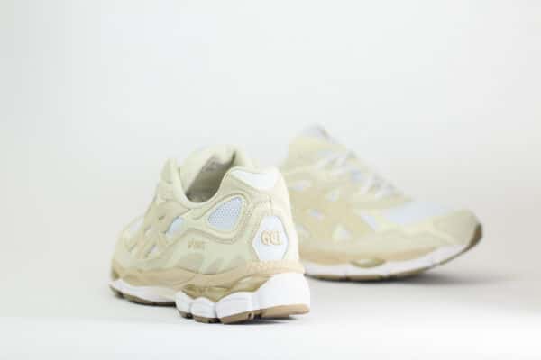 ASICS Gel-NYC White Feather Grey – Wit/Beige – Heren/Dames/Uniseks Sneakers – Suede/Mesh – 1203A663-102 – Achterkant