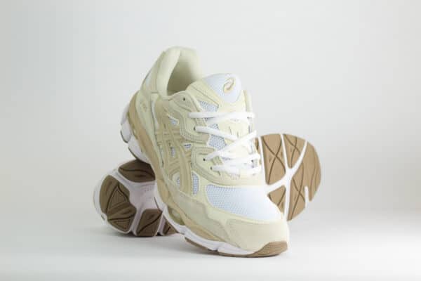 ASICS Gel-NYC White Feather Grey – Wit/Beige – Heren/Dames/Uniseks Sneakers – Suede/Mesh – 1203A663-102 – Voorkant