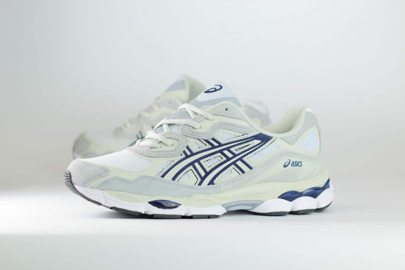 ASICS Gel-NYC White Midnight – Wit/Grijs/Blauw – Heren/Dames/Uniseks Sneakers – Suede/Mesh – 1203A383-118 – Zijkant