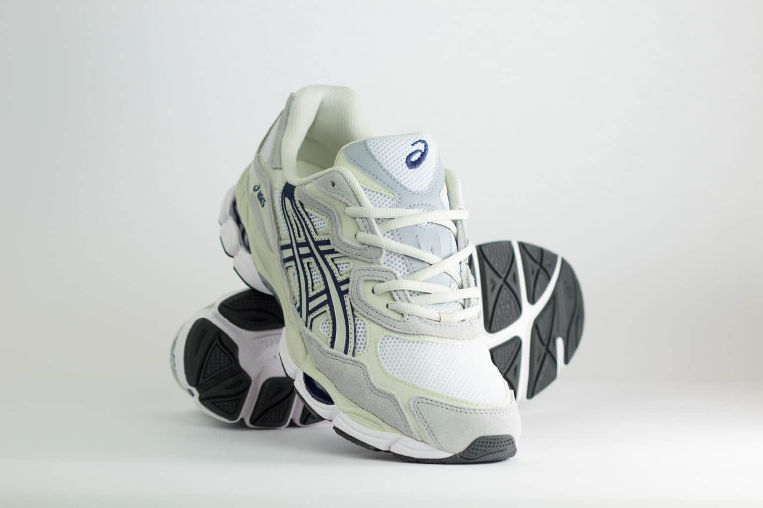 ASICS Gel-NYC White Midnight – Wit/Grijs/Blauw – Heren/Dames/Uniseks Sneakers – Suede/Mesh – 1203A383-118 – Voorkant