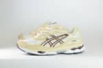 ASICS Gel-NYC White Roasted Coffee – Wit/Beige/Bruin – Heren/Dames/Uniseks Sneakers – Suede/Mesh – 1203A383-117 – Zijkant