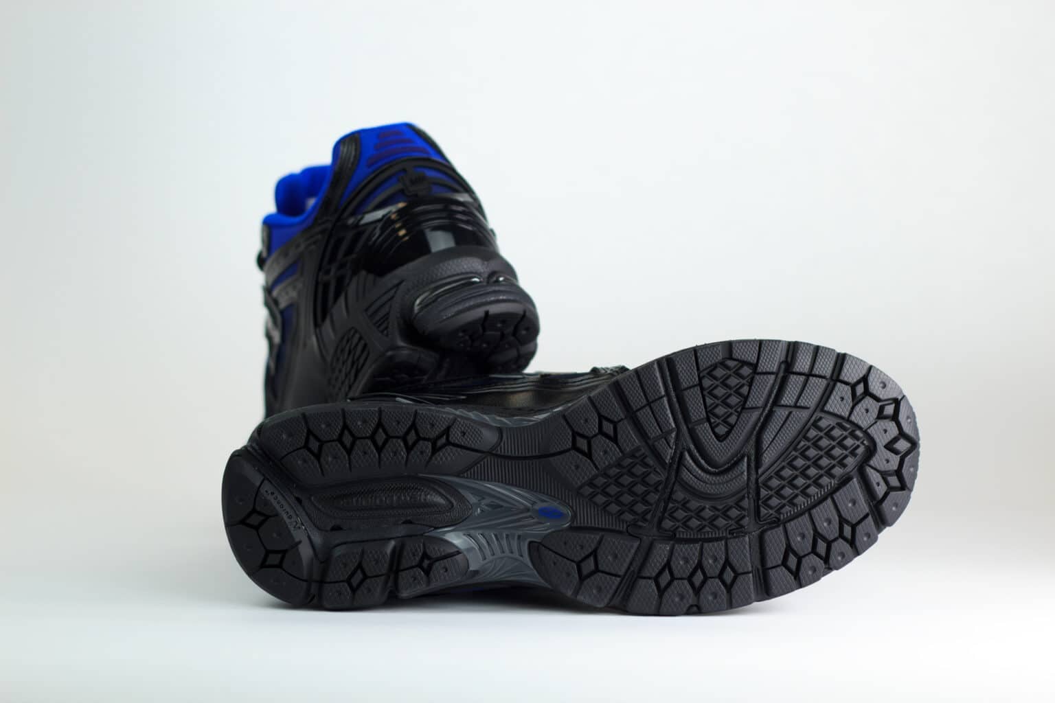 New Balance 1906R Black Blue – Zwart/Blauw – Heren/Dames/Uniseks Sneakers – Leer/Kunststof – U1906220 – Onderkant