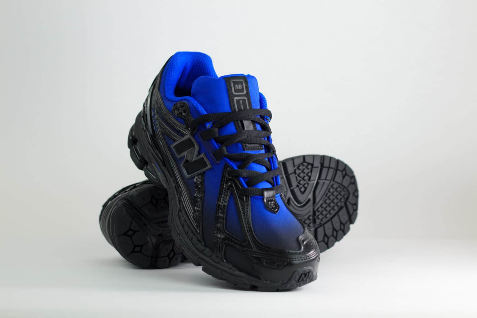 New Balance 1906R Black Blue – Zwart/Blauw – Heren/Dames/Uniseks Sneakers – Leer/Kunststof – U1906220 – Voorkant