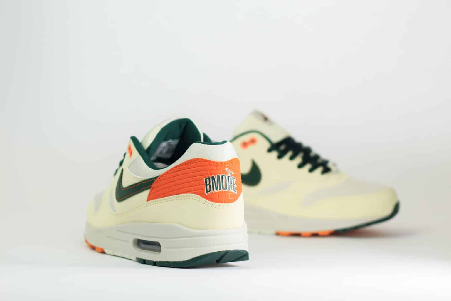 Nike Air Max 1 Baltimore Orioles City Connect (2026) – Wit/Beige/Groen – Heren/Dames/Uniseks Sneakers – Leer/Mesh – IQ2894-100 – Achterkant