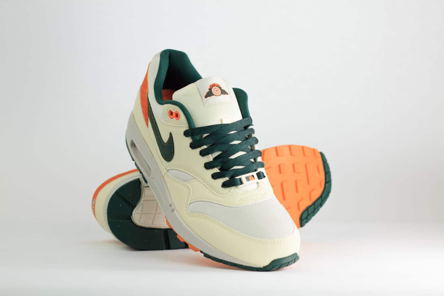 Nike Air Max 1 Baltimore Orioles City Connect (2026) – Wit/Beige/Groen – Heren/Dames/Uniseks Sneakers – Leer/Mesh – IQ2894-100 – Voorkant
