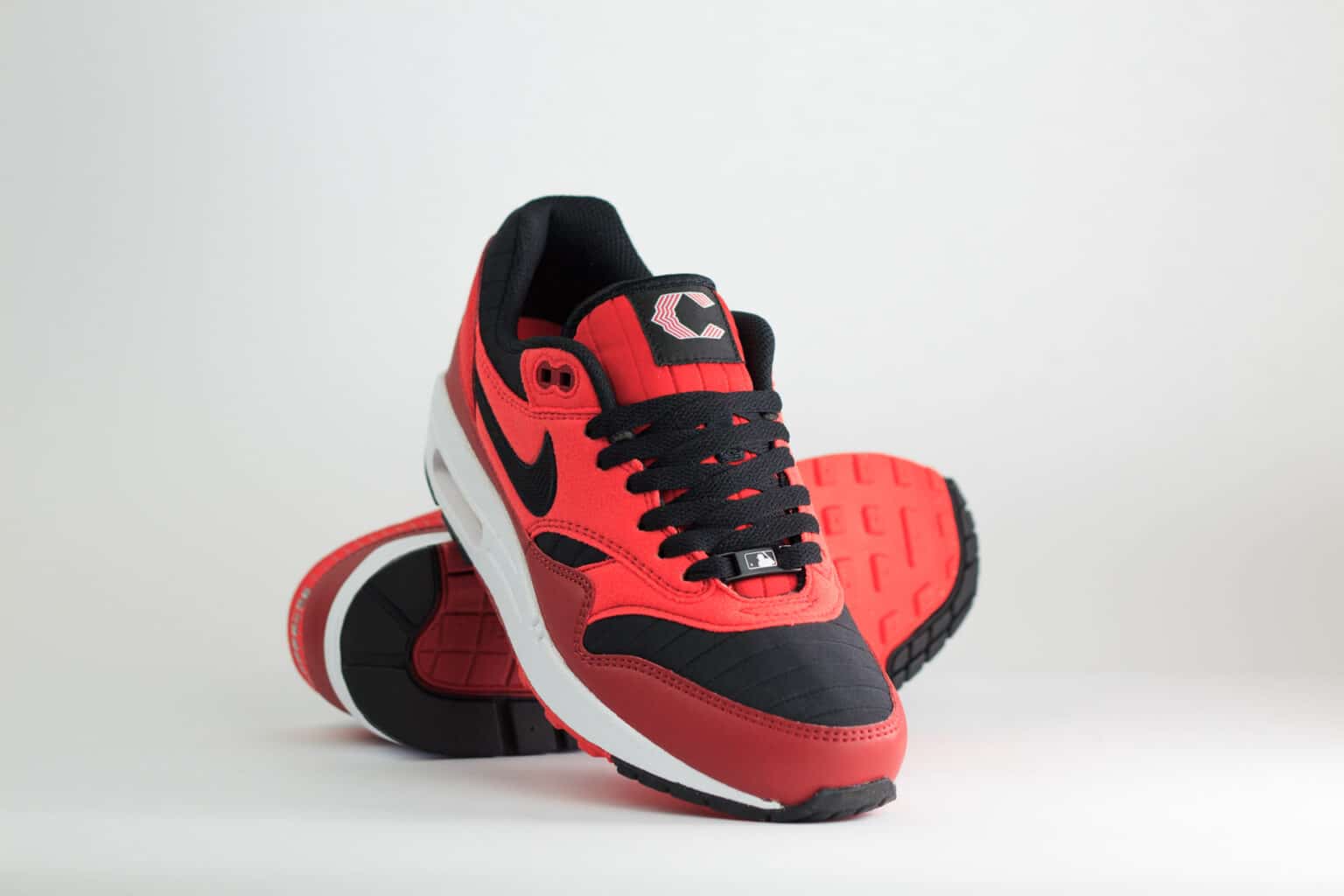 Nike Air Max 1 Cincinnati Reds City Connect (2026) – Rood/Zwart – Heren/Dames/Uniseks Sneakers – Leer/Stof – IQ2861-600 – Voorkant