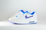 Nike Air Max 1 Kansas Royals City Connect (2026) – Wit/Blauw – Heren/Dames/Uniseks Sneakers – Denim/Mesh – IQ2916-100 – Zijkant