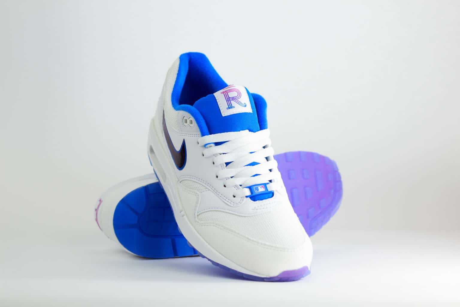 Nike Air Max 1 Kansas Royals City Connect (2026) – Wit/Blauw – Heren/Dames/Uniseks Sneakers – Denim/Mesh – IQ2916-100 – Voorkant