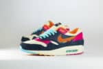 Nike Air Max 1 Padres City Connect (2026) – Wit/Blauw/Oranje – Heren/Dames/Uniseks Sneakers – Suede/Mesh – IQ2847-400 – Zijkant