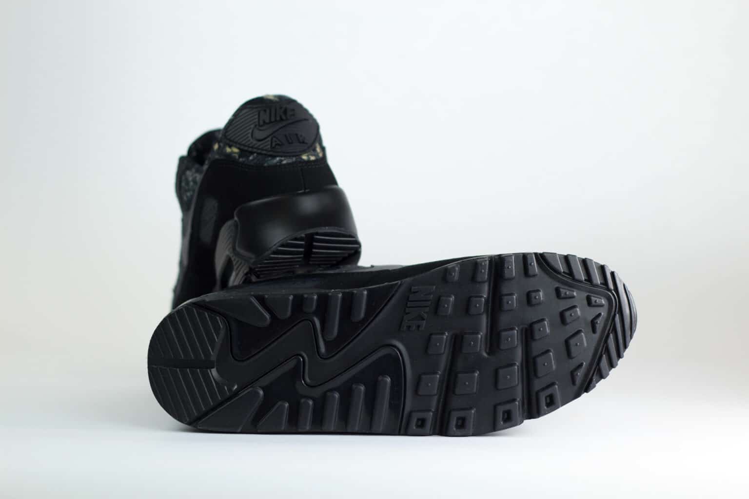 Nike Air Max 90 Black Realtree Edge Camo – Zwart – Heren/Dames/Uniseks Sneakers – Suede/Mesh – IQ0300-001 – Onderkant