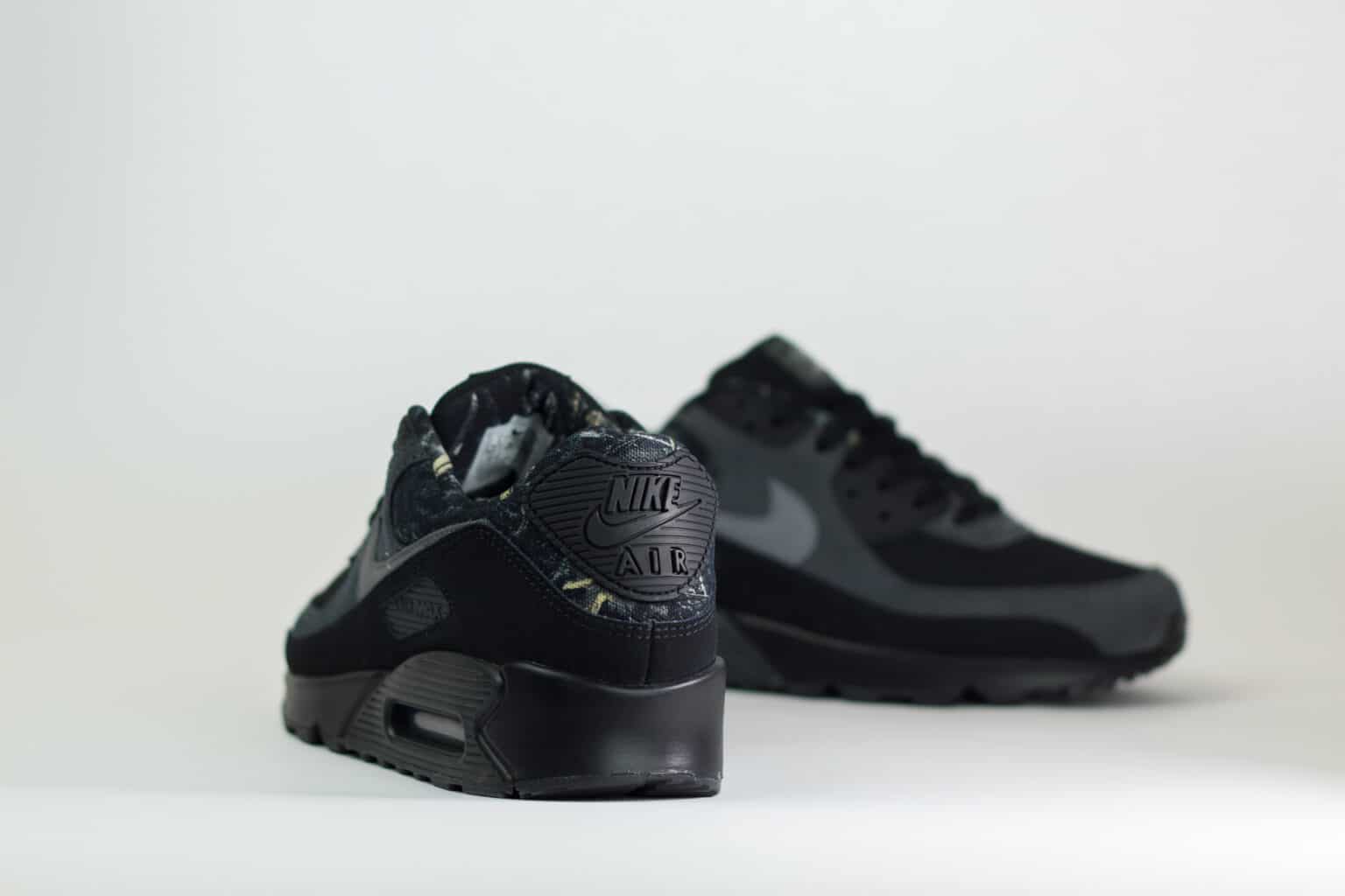 Nike Air Max 90 Black Realtree Edge Camo – Zwart – Heren/Dames/Uniseks Sneakers – Suede/Mesh – IQ0300-001 – Achterkant