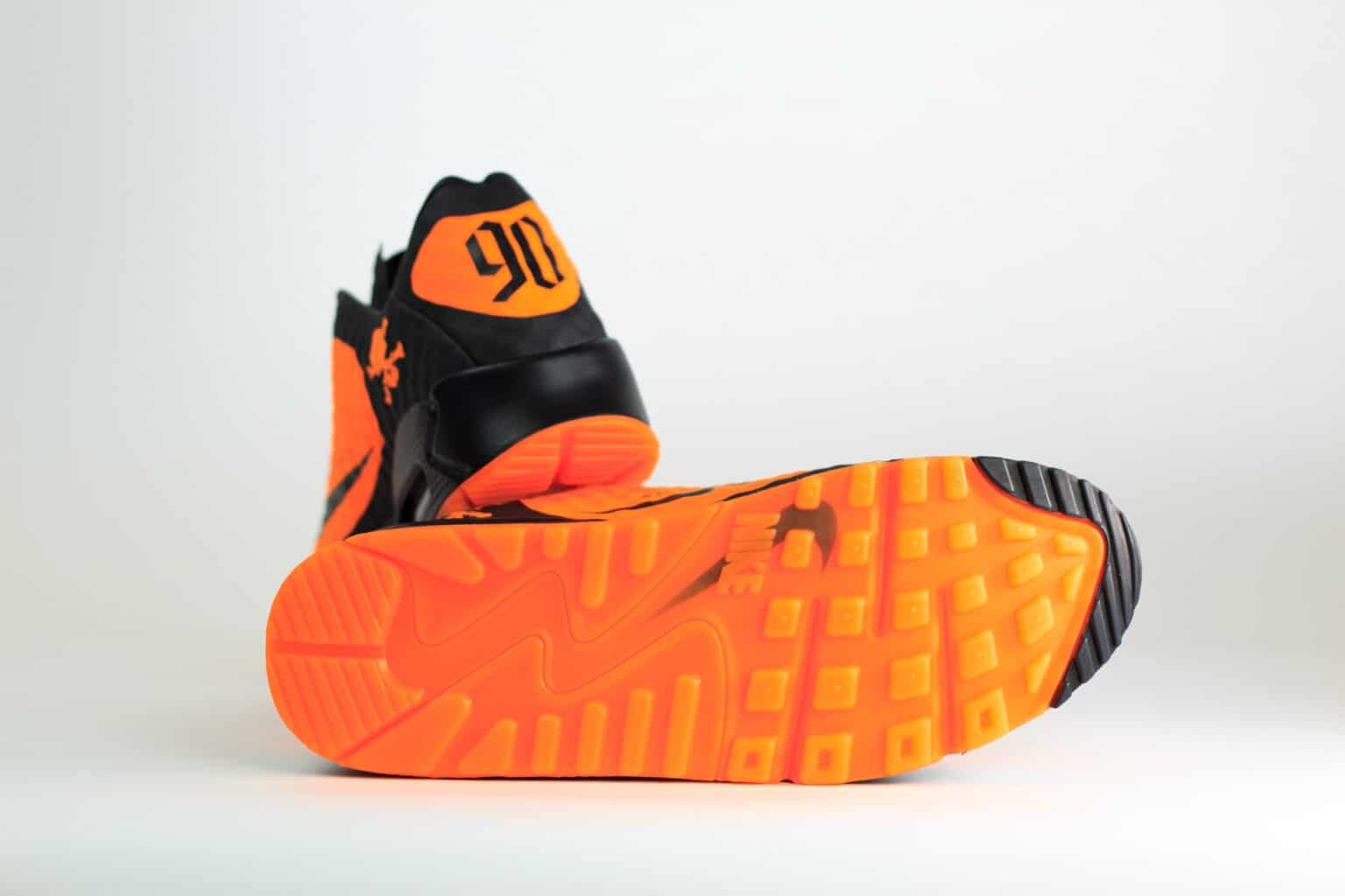 Nike Air Max 90 Bright Citrus Hypervenom – Zwart/Oranje – Heren/Dames/Uniseks Sneakers – Kunststof – IR1978-844 – Onderkant