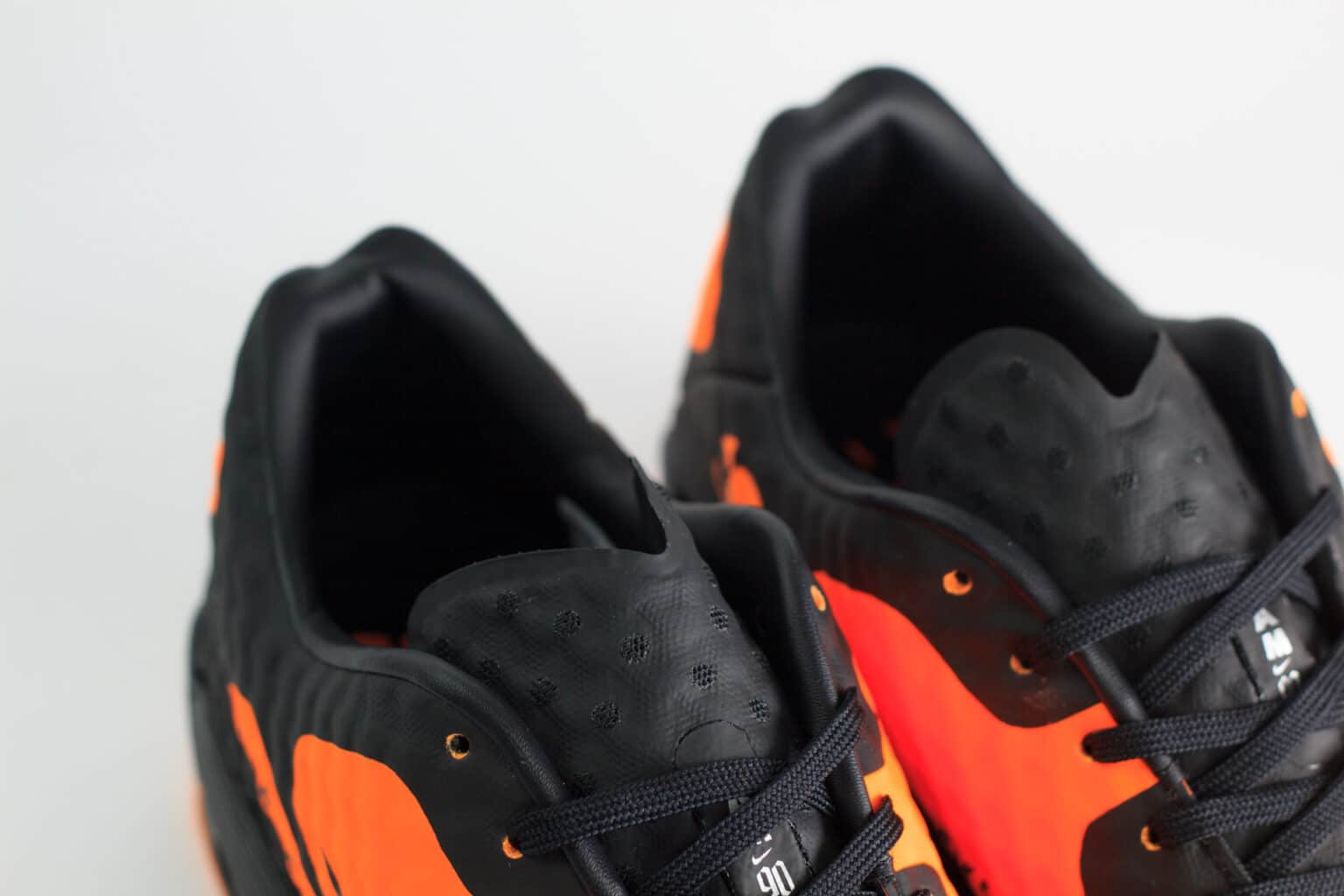 Nike Air Max 90 Bright Citrus Hypervenom – Zwart/Oranje – Heren/Dames/Uniseks Sneakers – Kunststof – IR1978-844 – Bovenkant