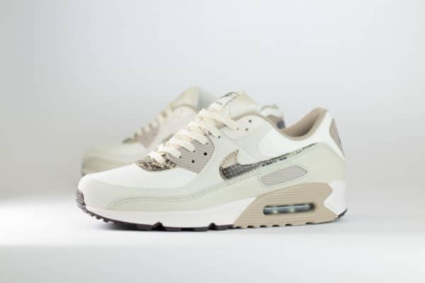 Nike Air Max 90 Light Pink Snakeskin (W) – Beige/Bruin/Wit – Heren/Dames/Uniseks Sneakers – Leer – HV4915-100 – Zijkant