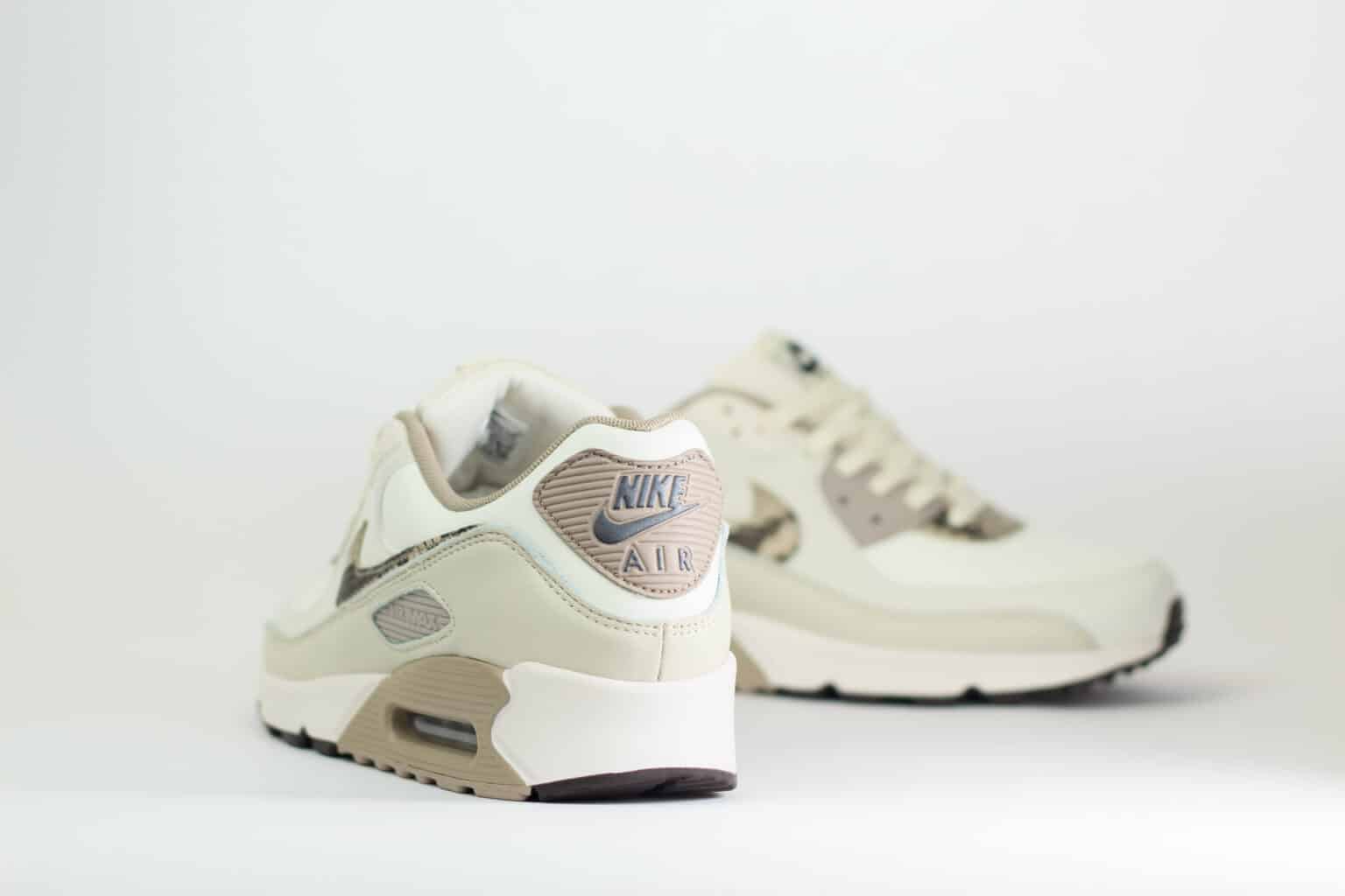 Nike Air Max 90 Light Pink Snakeskin (W) – Beige/Bruin/Wit – Heren/Dames/Uniseks Sneakers – Leer – HV4915-100 – Achterkant