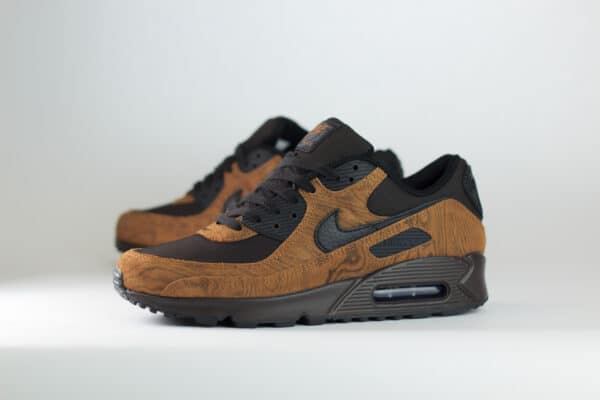 Nike Air Max 90 Premium Light British Tan Velvet Brown – Zwart/Bruin – Heren/Dames/Uniseks Sneakers – Suede/Mesh – IQ0283-281 – Zijkant