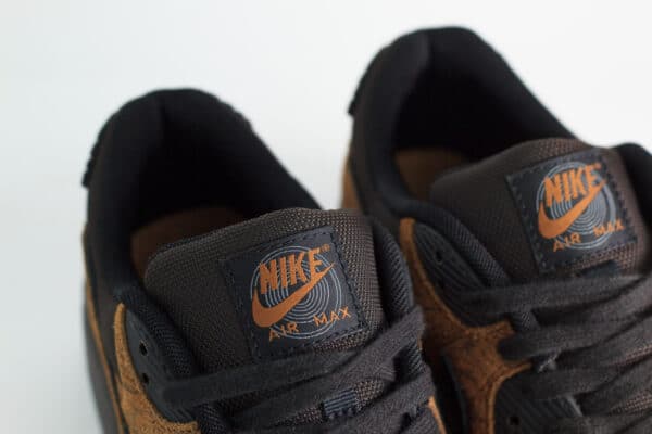 Nike Air Max 90 Premium Light British Tan Velvet Brown – Zwart/Bruin – Heren/Dames/Uniseks Sneakers – Suede/Mesh – IQ0283-281 – Bovenkant