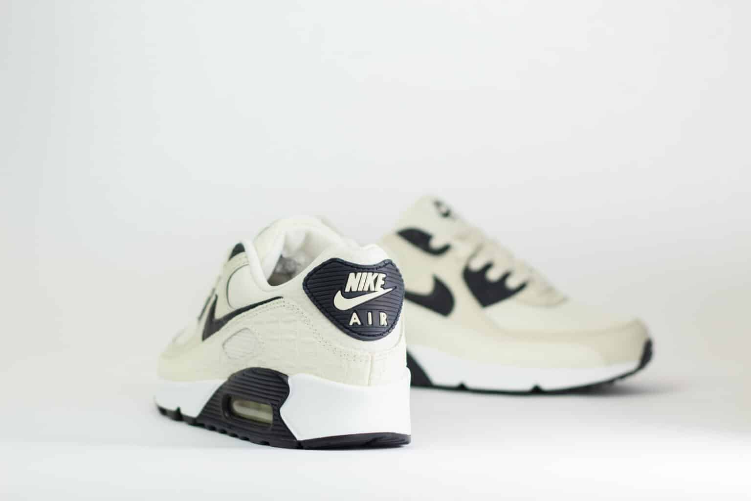 Nike Air Max 90 Sail Croc Print Phantom Black (W) – Beige/Zwart – Heren/Dames/Uniseks Sneakers – Leer – IM3110-101 – Achterkant