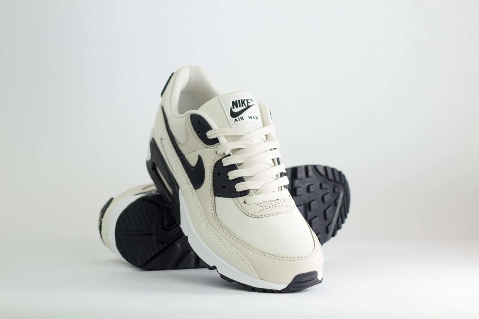 Nike Air Max 90 Sail Croc Print Phantom Black (W) – Beige/Zwart – Heren/Dames/Uniseks Sneakers – Leer – IM3110-101 – Voorkant