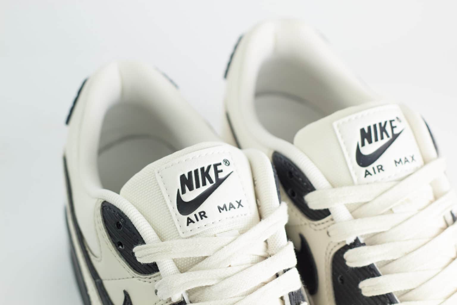 Nike Air Max 90 Sail Croc Print Phantom Black (W) – Beige/Zwart – Heren/Dames/Uniseks Sneakers – Leer – IM3110-101 – Bovenkant