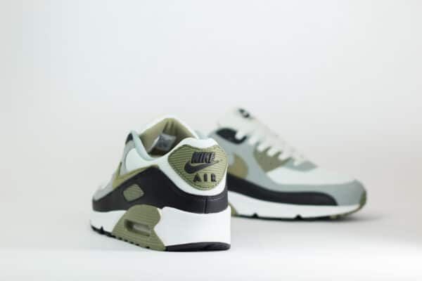 Nike Air Max 90 Silver Sage – Wit/Grijs/Groen – Heren/Dames/Uniseks Sneakers – Suede/Mesh – DM0029-121 – Achterkant