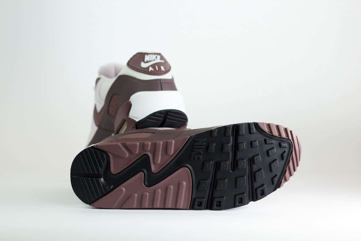 Nike Air Max 90 Tattoo Light Violet Ore (W) – Wit/Roze – Heren/Dames/Uniseks Sneakers – Leer/Mesh – IM4613-104 – Onderkant