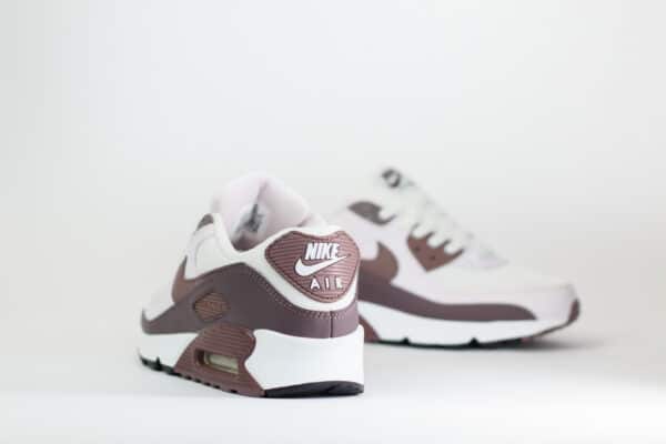Nike Air Max 90 Tattoo Light Violet Ore (W) – Wit/Roze – Heren/Dames/Uniseks Sneakers – Leer/Mesh – IM4613-104 – Achterkant