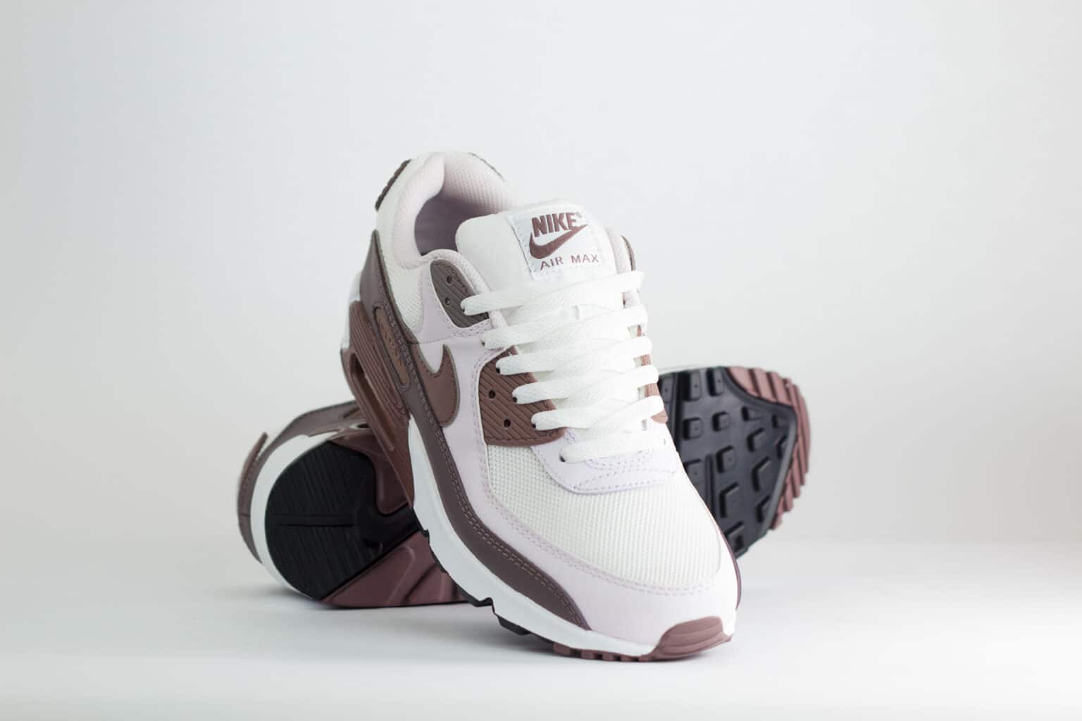 Nike Air Max 90 Tattoo Light Violet Ore (W) – Wit/Roze – Heren/Dames/Uniseks Sneakers – Leer/Mesh – IM4613-104 – Voorkant