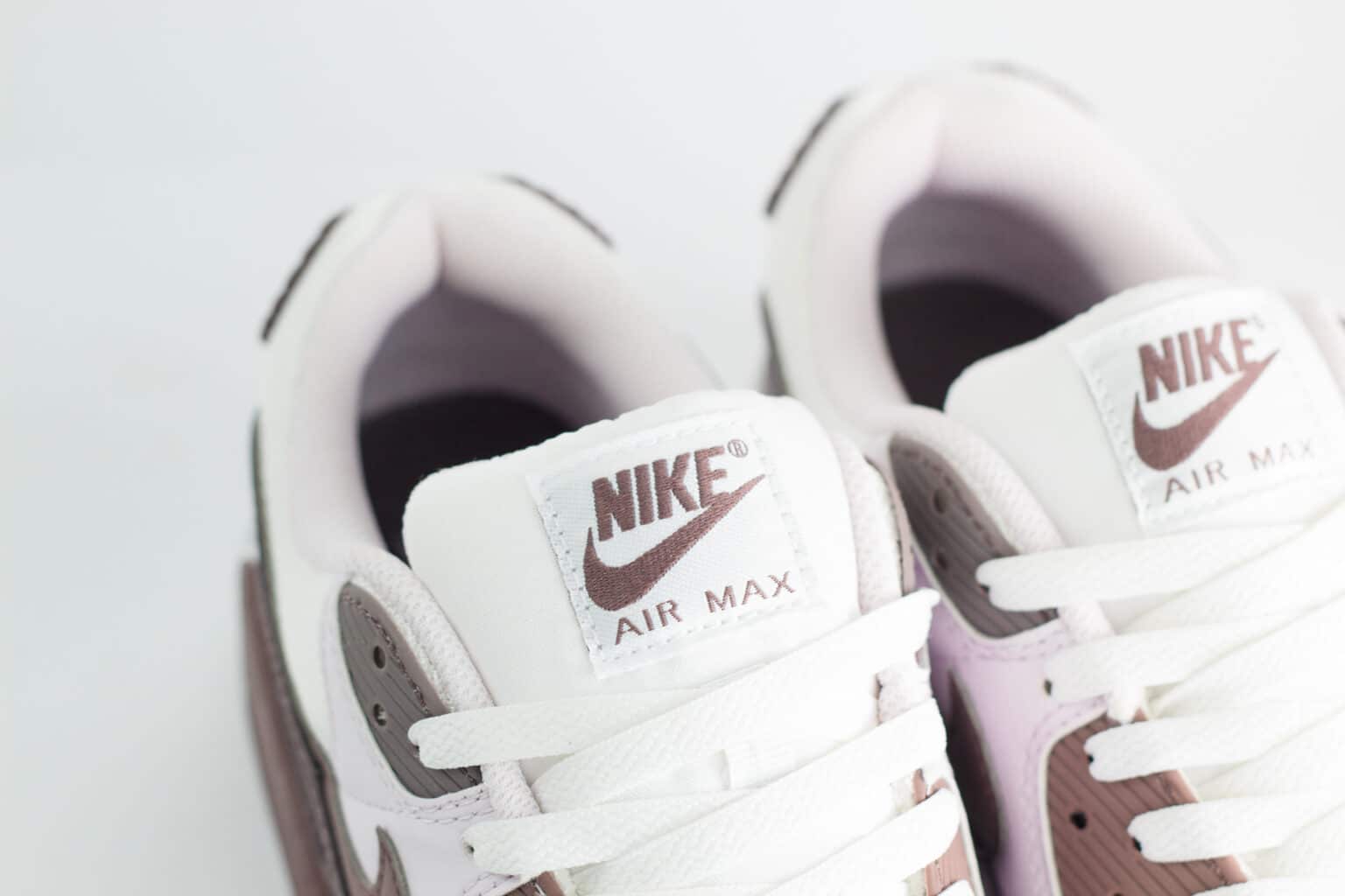 Nike Air Max 90 Tattoo Light Violet Ore (W) – Wit/Roze – Heren/Dames/Uniseks Sneakers – Leer/Mesh – IM4613-104 – Bovenkant