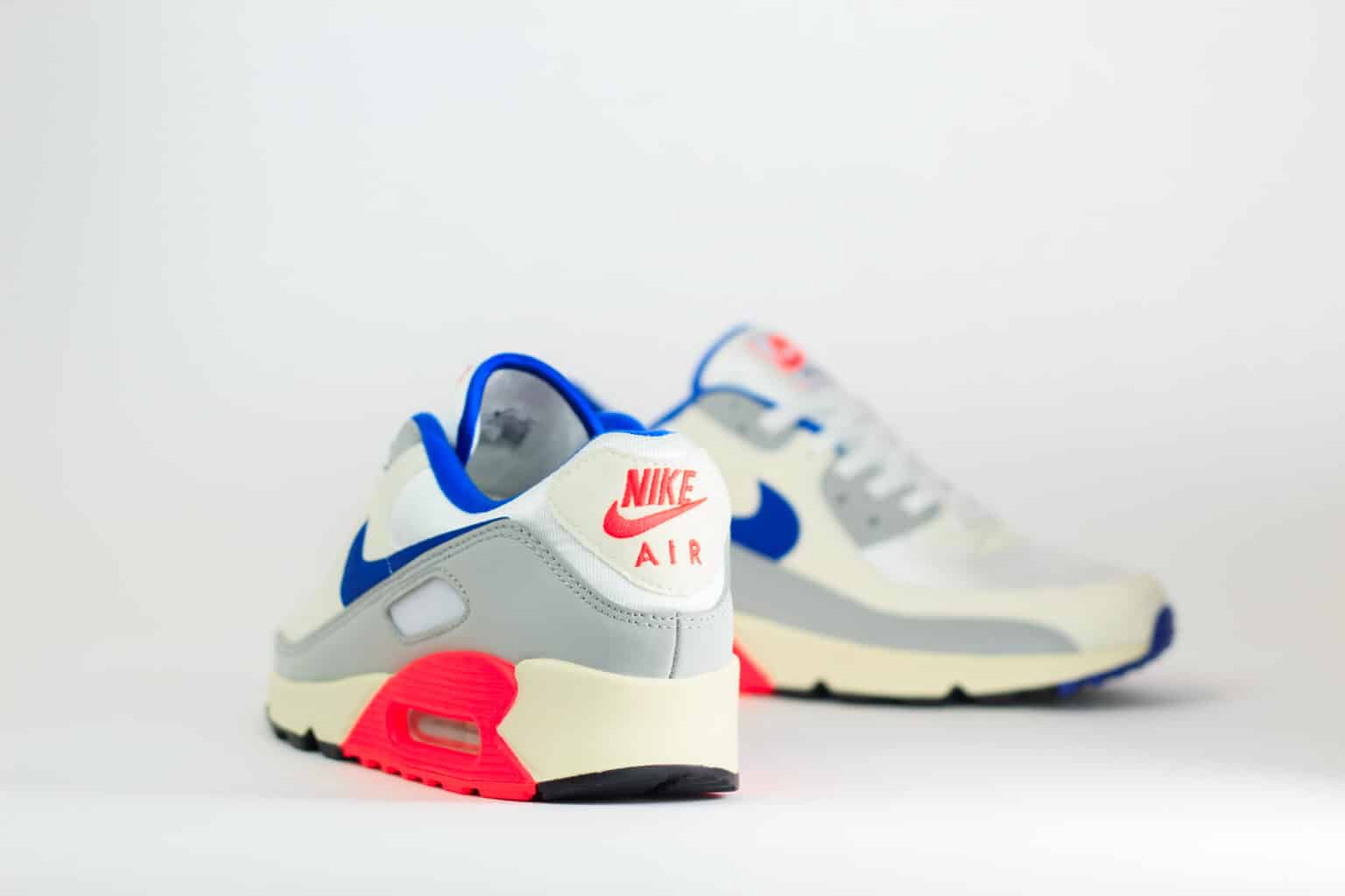 Nike Air Max 90 Ultramarine (2026) – Wit/Blauw – Heren/Dames/Uniseks Sneakers – Leer/Vilt – IU0767-001 – Achterkant
