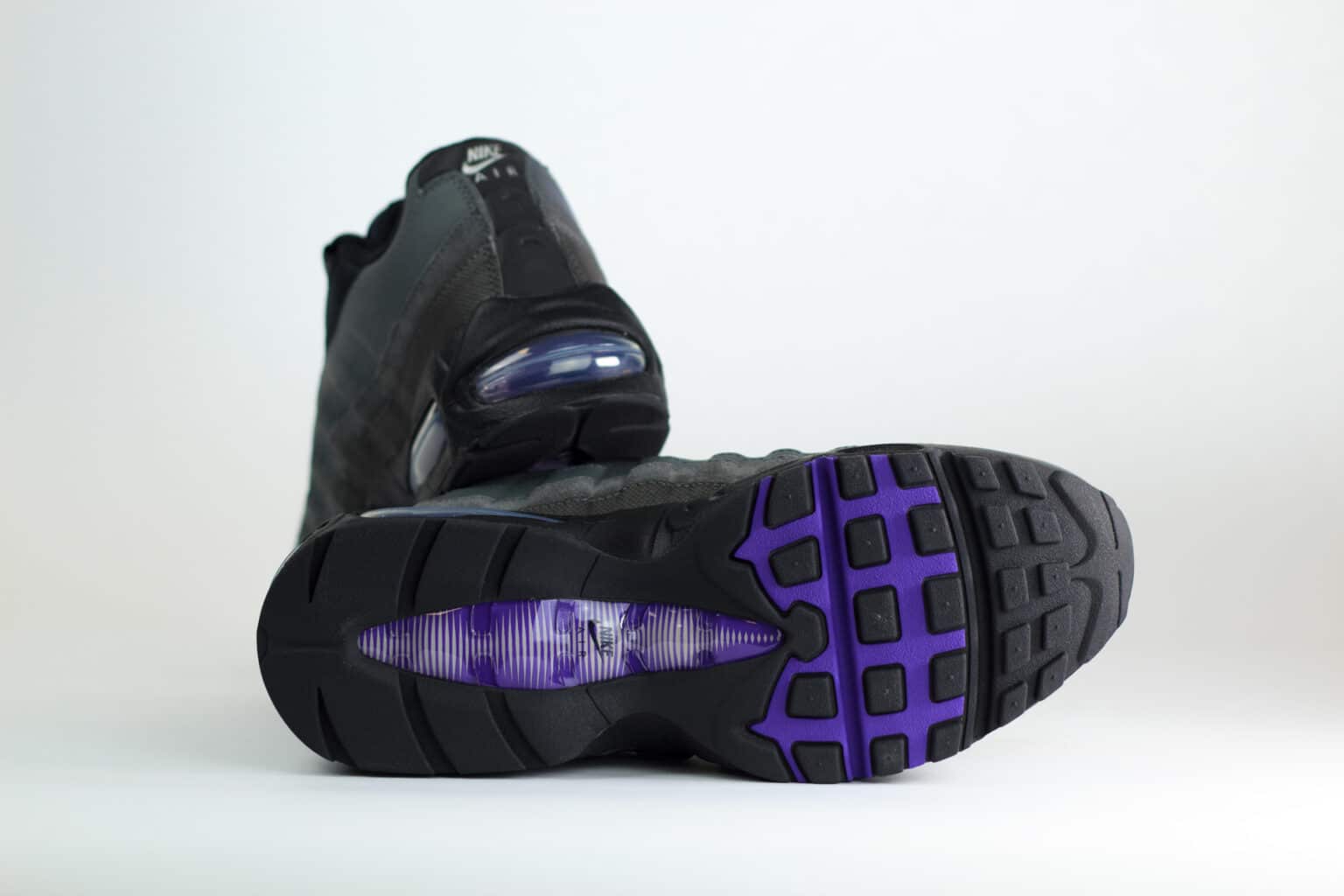 Nike Air Max 95 Racing Pack Iron Grey Wild Grape – Zwart/Grijs – Heren/Dames/Uniseks Sneakers – Leer/Mesh – IH1228-001 – Onderkant