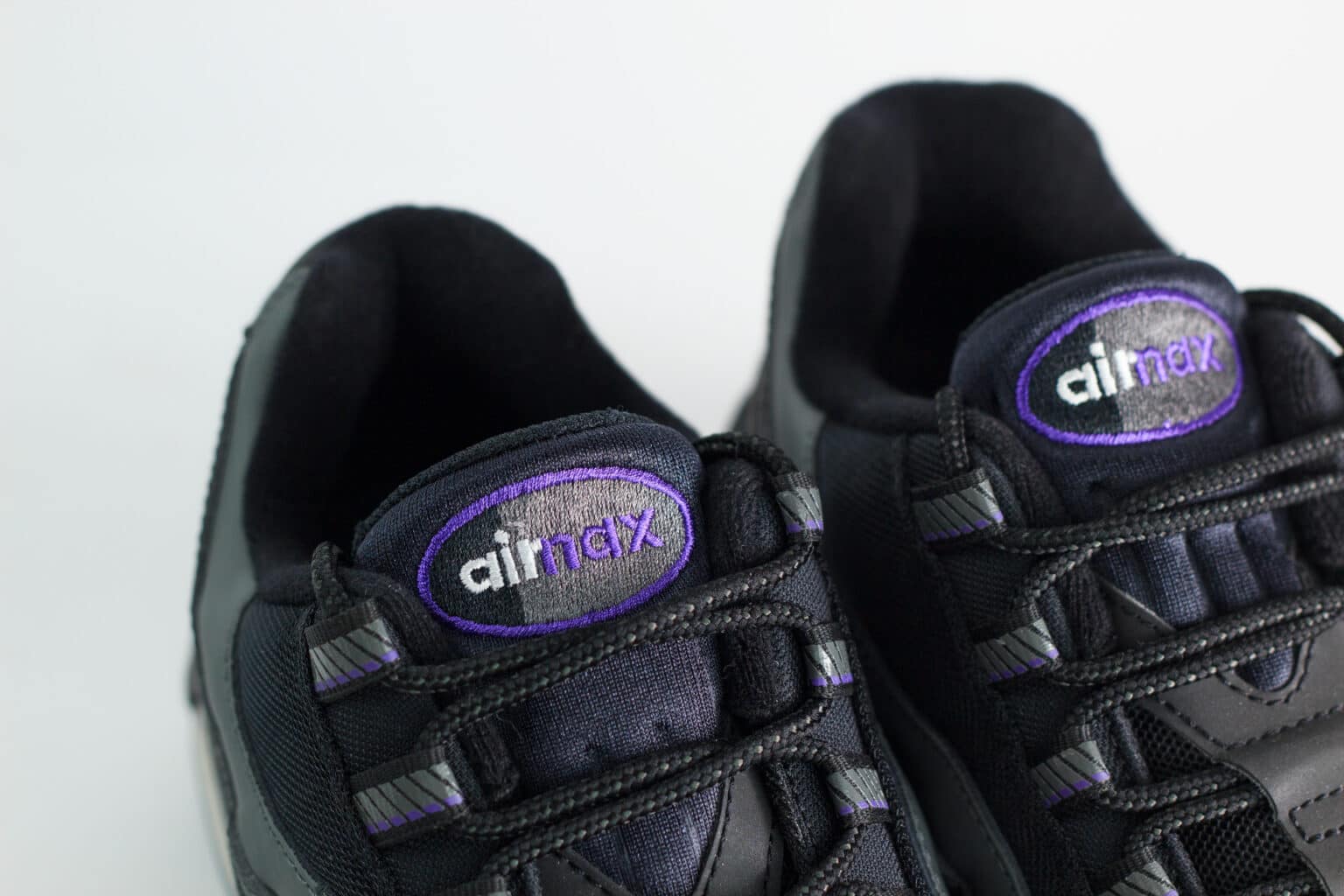 Nike Air Max 95 Racing Pack Iron Grey Wild Grape – Zwart/Grijs – Heren/Dames/Uniseks Sneakers – Leer/Mesh – IH1228-001 – Bovenkant