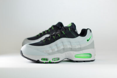Nike Air Max 95 Racing Pack Light Smoke Green Strike – Zwart/Grijs/Groen – Heren/Dames/Uniseks Sneakers – Leer/Mesh – IH1228-002 – Zijkant