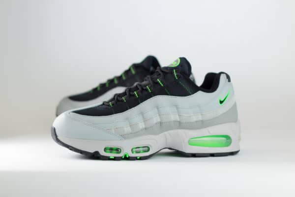 Nike Air Max 95 Racing Pack Light Smoke Green Strike – Zwart/Grijs/Groen – Heren/Dames/Uniseks Sneakers – Leer/Mesh – IH1228-002 – Zijkant