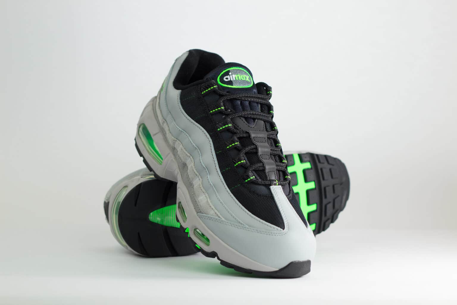 Nike Air Max 95 Racing Pack Light Smoke Green Strike – Zwart/Grijs/Groen – Heren/Dames/Uniseks Sneakers – Leer/Mesh – IH1228-002 – Voorkant