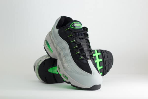 Nike Air Max 95 Racing Pack Light Smoke Green Strike – Zwart/Grijs/Groen – Heren/Dames/Uniseks Sneakers – Leer/Mesh – IH1228-002 – Voorkant