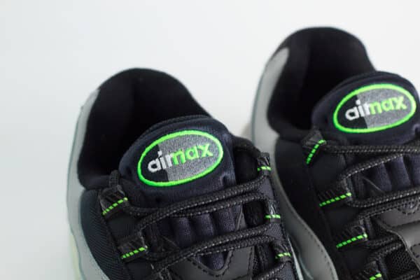 Nike Air Max 95 Racing Pack Light Smoke Green Strike – Zwart/Grijs/Groen – Heren/Dames/Uniseks Sneakers – Leer/Mesh – IH1228-002 – Bovenkant