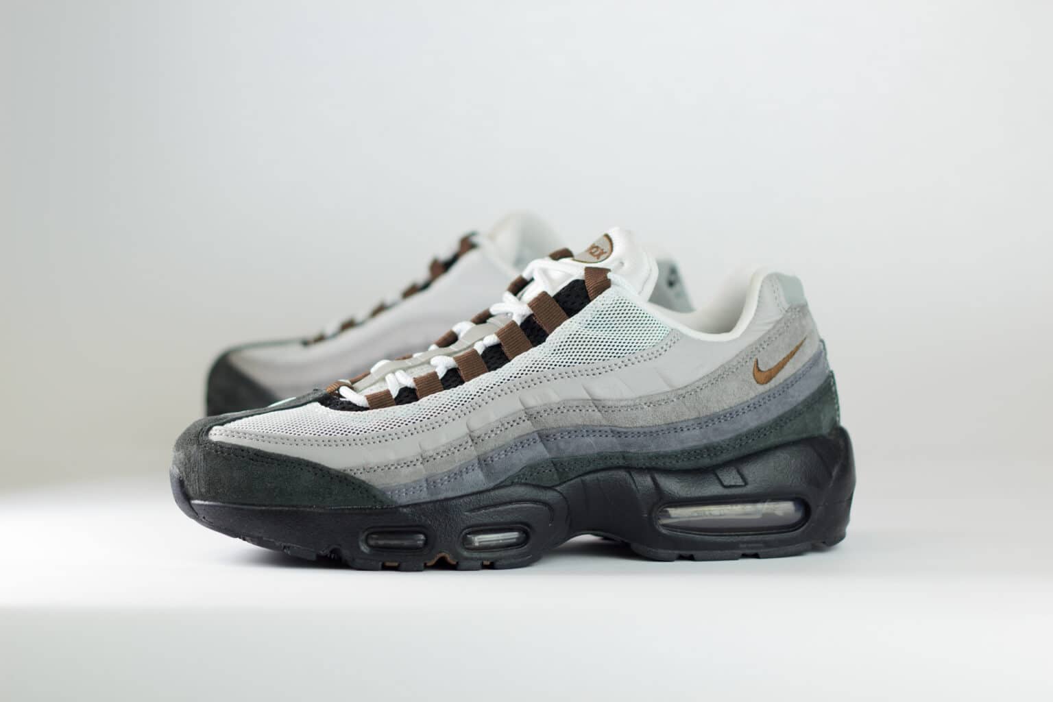 Nike Air Max 95 SB Cacao Wow – Zwart/Grijs/Bruin – Heren/Dames/Uniseks Sneakers – Leer/Mesh – HF7545-002 – Zijkant