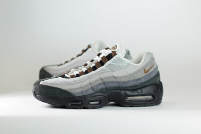 Nike Air Max 95 SB Cacao Wow – Zwart/Grijs/Bruin – Heren/Dames/Uniseks Sneakers – Leer/Mesh – HF7545-002 – Zijkant