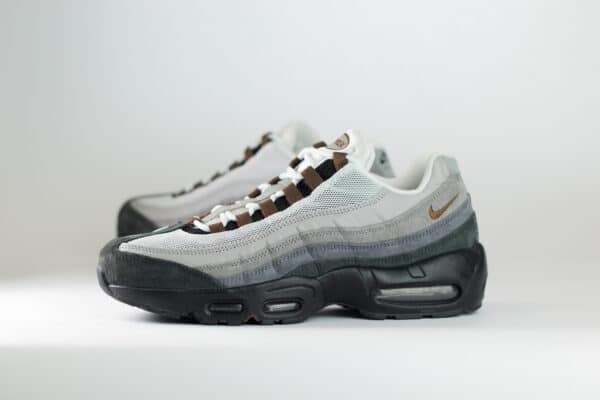 Nike Air Max 95 SB Cacao Wow – Zwart/Grijs/Bruin – Heren/Dames/Uniseks Sneakers – Leer/Mesh – HF7545-002 – Zijkant