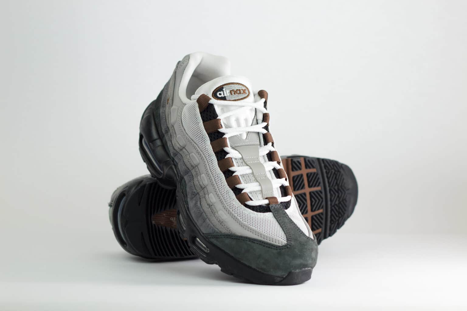Nike Air Max 95 SB Cacao Wow – Zwart/Grijs/Bruin – Heren/Dames/Uniseks Sneakers – Leer/Mesh – HF7545-002 – Voorkant